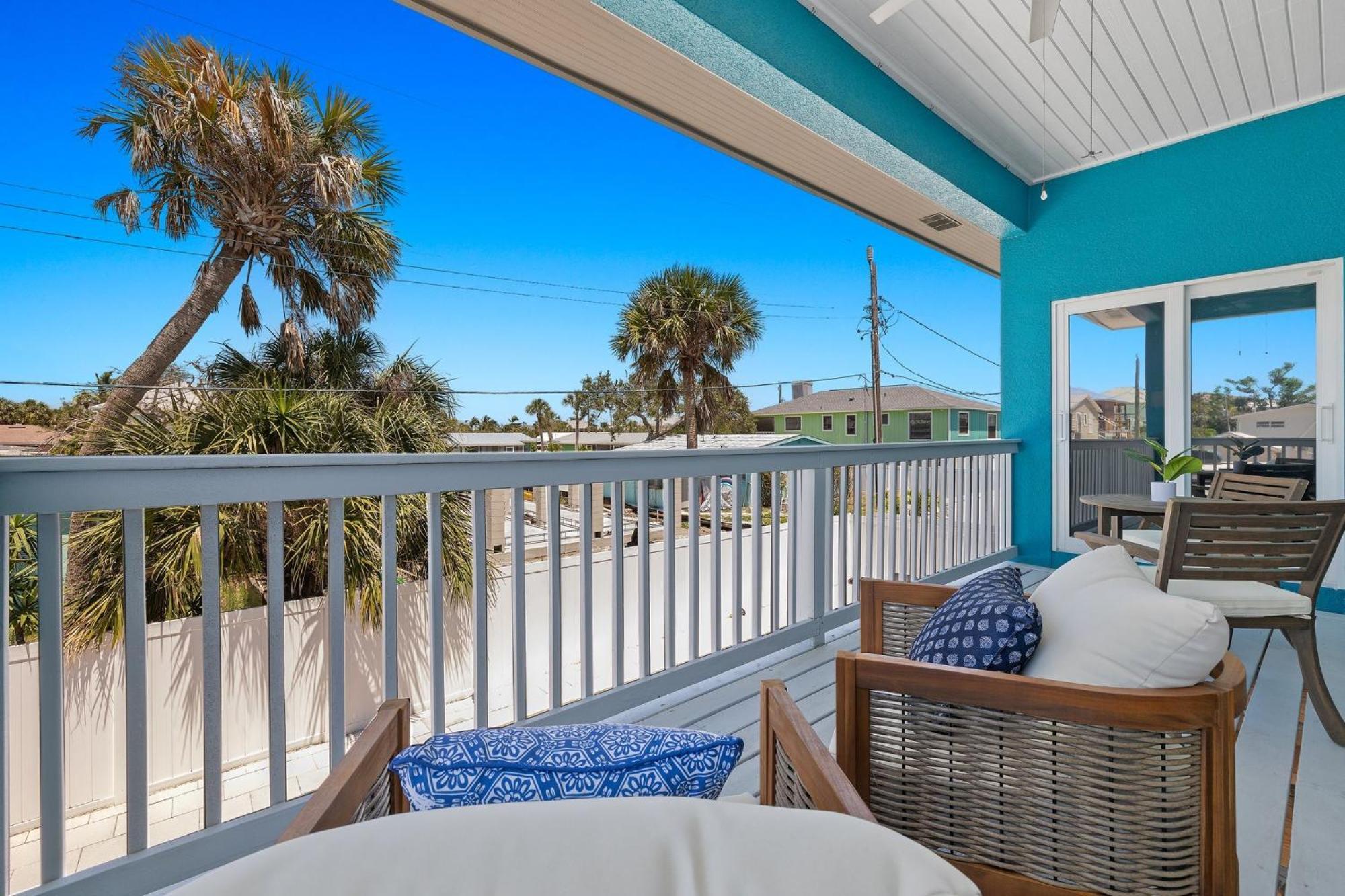 Inn-2-Blue: Poolside Fun & Beach Walks Await! Fort Myers Beach Exterior photo