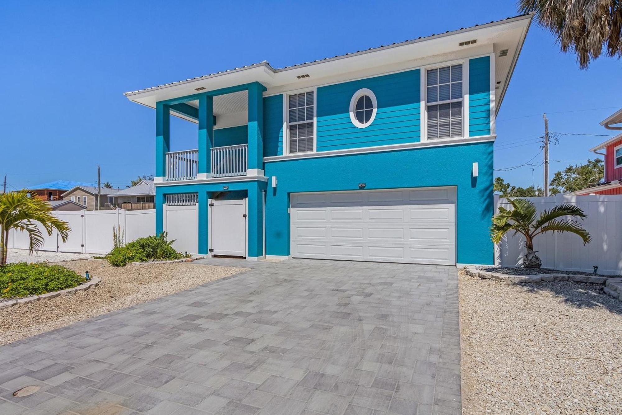 Inn-2-Blue: Poolside Fun & Beach Walks Await! Fort Myers Beach Exterior photo